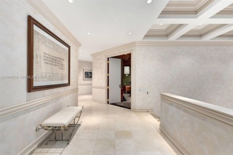 Condo in Miami Beach, Florida, 5 bedrooms № 2009375 - photo 21