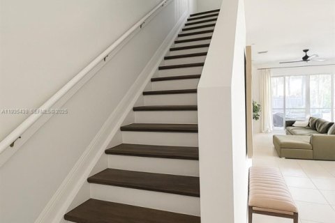 Casa en venta en Fort Lauderdale, Florida, 3 dormitorios, 226.59 m2 № 1993579 - foto 12