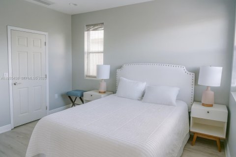 Casa en venta en Fort Lauderdale, Florida, 3 dormitorios, 226.59 m2 № 1993579 - foto 24