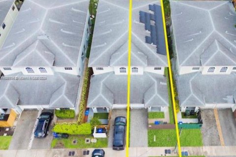 Casa en venta en Fort Lauderdale, Florida, 3 dormitorios, 226.59 m2 № 1993579 - foto 29