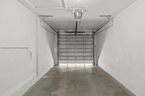 Casa en venta en Fort Lauderdale, Florida, 3 dormitorios, 226.59 m2 № 1993579 - foto 26