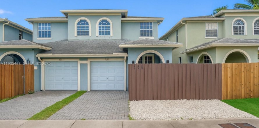 Casa en Fort Lauderdale, Florida 3 dormitorios, 226.59 m2 № 1993579