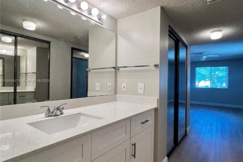 Condo in Coral Springs, Florida, 2 bedrooms  № 1957822 - photo 30