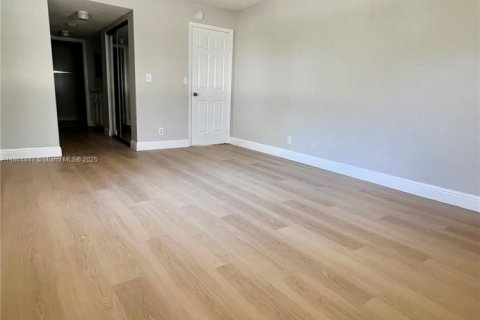 Condo in Coral Springs, Florida, 2 bedrooms  № 1957822 - photo 27