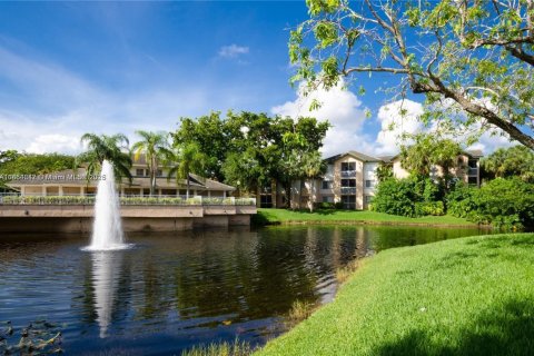 Copropriété à vendre à Coral Springs, Floride: 2 chambres, 78.97 m2 № 1957822 - photo 1