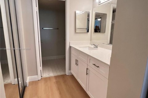 Condo in Coral Springs, Florida, 2 bedrooms  № 1957822 - photo 29