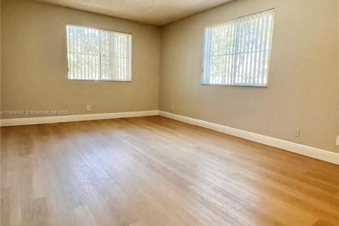 Condo in Coral Springs, Florida, 2 bedrooms  № 1957822 - photo 25