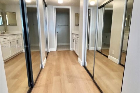 Condo in Coral Springs, Florida, 2 bedrooms  № 1957822 - photo 28