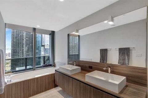 Condominio en venta en Miami, Florida, 2 dormitorios, 134.34 m2 № 2034470 - foto 19