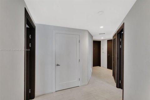 Condominio en venta en Miami, Florida, 2 dormitorios, 134.34 m2 № 2034470 - foto 29