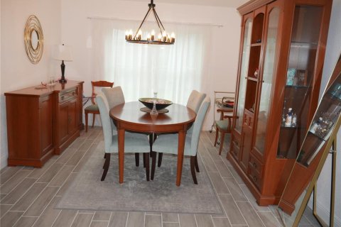 House in The Villages, Florida 3 bedrooms, 191.19 sq.m. № 1877282 - photo 11