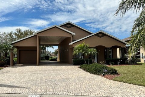 Casa en venta en Polk City, Florida, 2 dormitorios, 124.86 m2 № 1902495 - foto 1