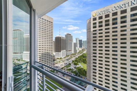 Condo in Miami, Florida, 1 bedroom  № 1925400 - photo 11