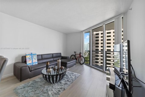 Condo in Miami, Florida, 1 bedroom  № 1925400 - photo 5