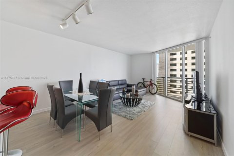 Condo in Miami, Florida, 1 bedroom  № 1925400 - photo 6
