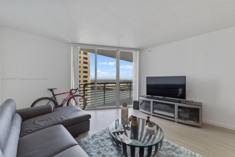 Condo in Miami, Florida, 1 bedroom  № 1925400 - photo 7