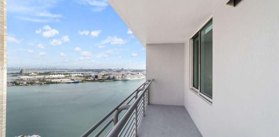 Condo in Miami, Florida, 1 bedroom  № 1925400