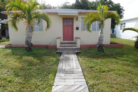 House in Hollywood, Florida 2 bedrooms, 77.11 sq.m. № 1952687 - photo 1