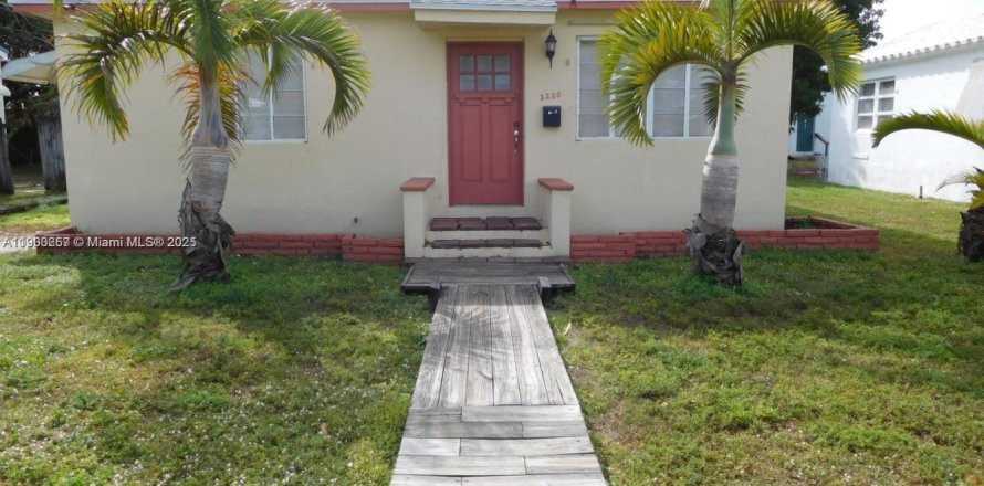 House in Hollywood, Florida 2 bedrooms, 77.11 sq.m. № 1952687