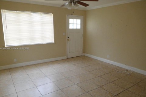House in Hollywood, Florida 2 bedrooms, 77.11 sq.m. № 1952687 - photo 3