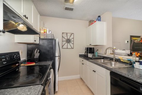 Condo in Lake Mary, Florida, 2 bedrooms  № 1572654 - photo 6