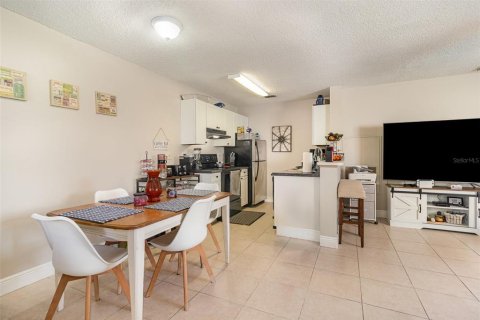 Condo in Lake Mary, Florida, 2 bedrooms  № 1572654 - photo 4