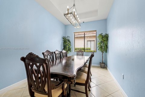 Снять в аренду виллу или дом в Катлер-Бей, Флорида 5 спален, 284.37м2, № 1957806 - фото 7