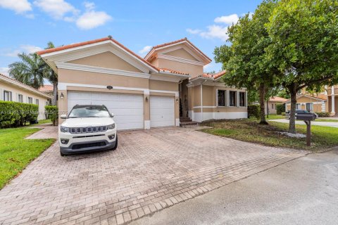 Снять в аренду виллу или дом в Катлер-Бей, Флорида 5 спален, 284.37м2, № 1957806 - фото 2