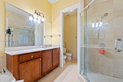 Снять в аренду виллу или дом в Катлер-Бей, Флорида 5 спален, 284.37м2, № 1957806 - фото 23