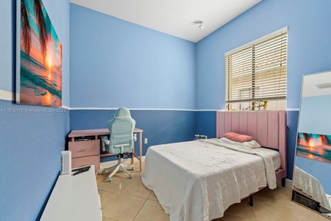 Снять в аренду виллу или дом в Катлер-Бей, Флорида 5 спален, 284.37м2, № 1957806 - фото 17