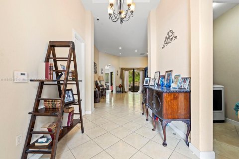 Снять в аренду виллу или дом в Катлер-Бей, Флорида 5 спален, 284.37м2, № 1957806 - фото 3