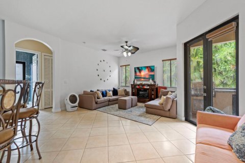 Снять в аренду виллу или дом в Катлер-Бей, Флорида 5 спален, 284.37м2, № 1957806 - фото 14