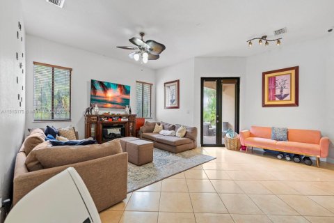 Снять в аренду виллу или дом в Катлер-Бей, Флорида 5 спален, 284.37м2, № 1957806 - фото 15