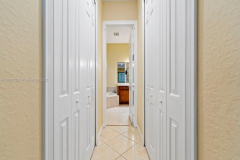 Снять в аренду виллу или дом в Катлер-Бей, Флорида 5 спален, 284.37м2, № 1957806 - фото 21