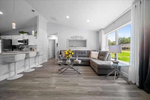 Купить виллу или дом в Окала, Флорида 6 комнат, 117.43м2, № 2067324 - фото 2