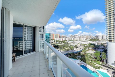 Condominio en alquiler en Sunny Isles Beach, Florida, 3 dormitorios, 187.66 m2 № 1970504 - foto 22