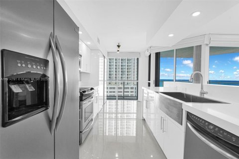 Condominio en alquiler en Sunny Isles Beach, Florida, 3 dormitorios, 187.66 m2 № 1970504 - foto 15