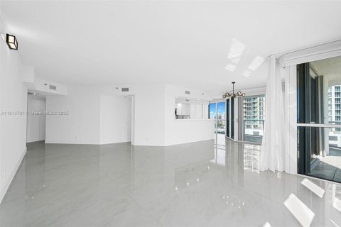 Condominio en alquiler en Sunny Isles Beach, Florida, 3 dormitorios, 187.66 m2 № 1970504 - foto 11