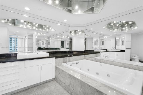 Condominio en alquiler en Sunny Isles Beach, Florida, 3 dormitorios, 187.66 m2 № 1970504 - foto 30