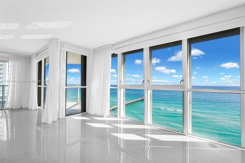 Condominio en alquiler en Sunny Isles Beach, Florida, 3 dormitorios, 187.66 m2 № 1970504 - foto 2
