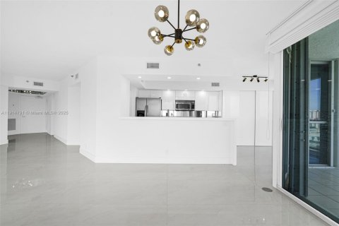 Condominio en alquiler en Sunny Isles Beach, Florida, 3 dormitorios, 187.66 m2 № 1970504 - foto 19