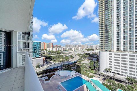 Condominio en alquiler en Sunny Isles Beach, Florida, 3 dormitorios, 187.66 m2 № 1970504 - foto 23