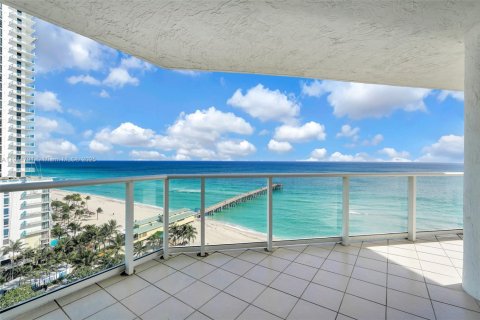 Condominio en alquiler en Sunny Isles Beach, Florida, 3 dormitorios, 187.66 m2 № 1970504 - foto 4