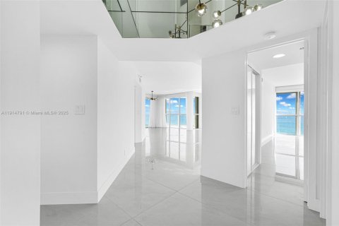 Condominio en alquiler en Sunny Isles Beach, Florida, 3 dormitorios, 187.66 m2 № 1970504 - foto 17