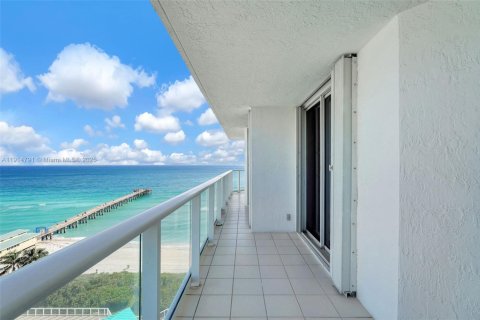 Condominio en alquiler en Sunny Isles Beach, Florida, 3 dormitorios, 187.66 m2 № 1970504 - foto 5