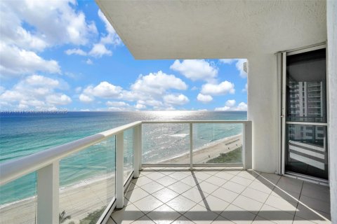 Condominio en alquiler en Sunny Isles Beach, Florida, 3 dormitorios, 187.66 m2 № 1970504 - foto 6