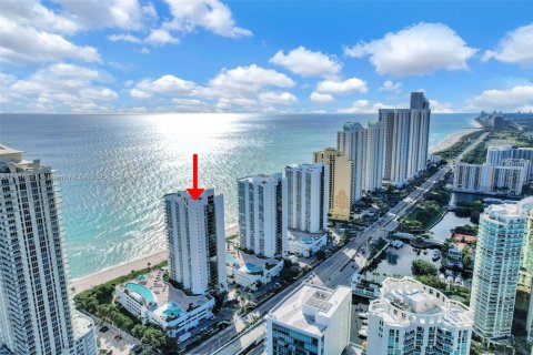 Condominio en alquiler en Sunny Isles Beach, Florida, 3 dormitorios, 187.66 m2 № 1970504 - foto 24