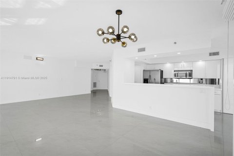 Condominio en alquiler en Sunny Isles Beach, Florida, 3 dormitorios, 187.66 m2 № 1970504 - foto 18