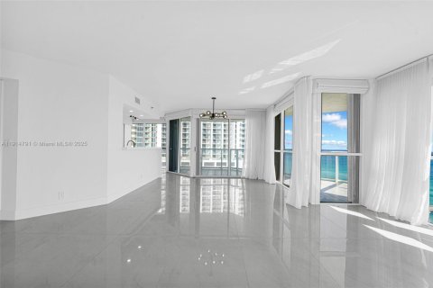 Condominio en alquiler en Sunny Isles Beach, Florida, 3 dormitorios, 187.66 m2 № 1970504 - foto 20