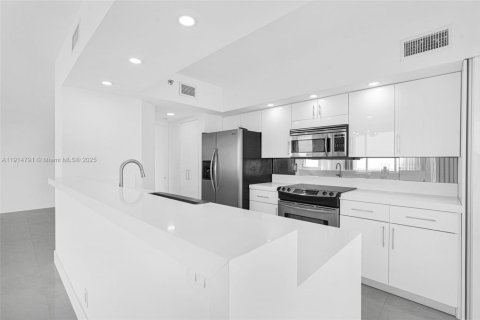 Condominio en alquiler en Sunny Isles Beach, Florida, 3 dormitorios, 187.66 m2 № 1970504 - foto 13